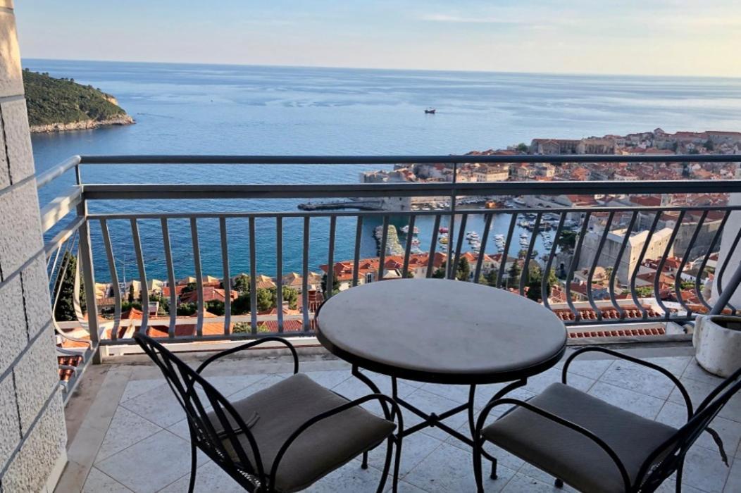 Spacious 2 Bedroom Apt Luxeview- Oldtownview, 10Min To Town دوبروفينك المظهر الخارجي الصورة